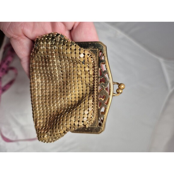 Vintage Whiting and Davis Gold Mesh Purse # 2962  with Kiss Clasp - Picture 11 of 11